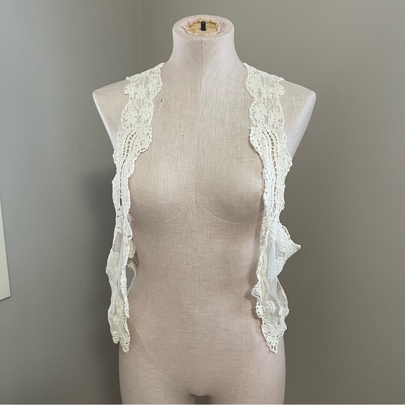 JANE & JOHN Crochet Lace Vest Boho Bohemian Festival Style - Picture 3 of 7